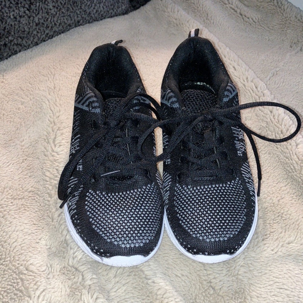 Cushion Walk by Avon Sneakers, Size 7